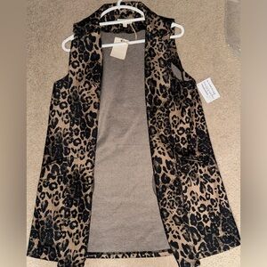Cheetah print vest, Easel brand. Size Medium